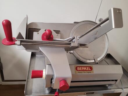 Meat slicer